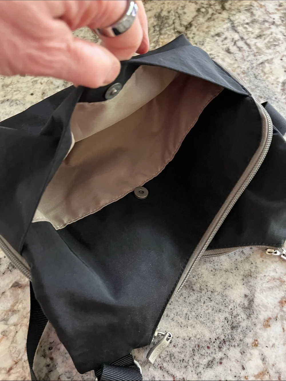 Baggallini Lightweight Crossbody bag - Picture 8 of 8